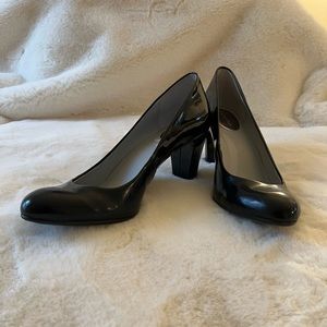 Calvin Klein 3” patent leather classic pump.